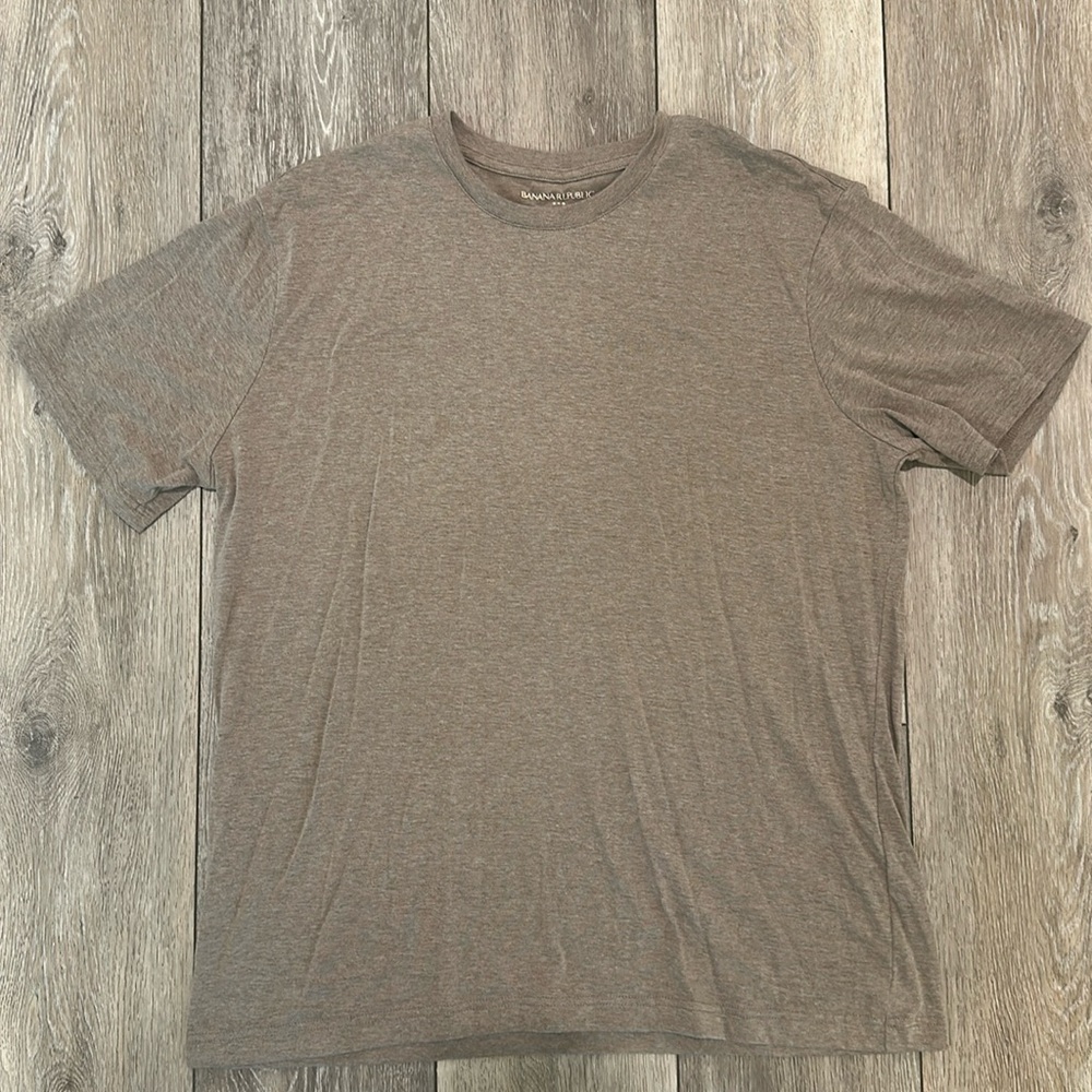 Men’s banana republic tee